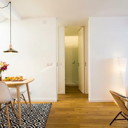 Amazing Center 2 Bdr Flat! Apartment *