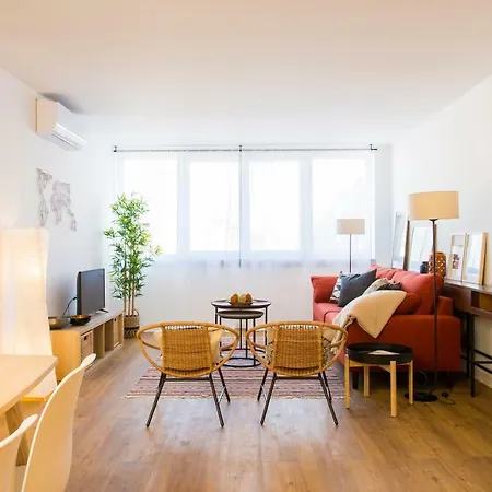 Amazing Center 2 Bdr Flat! Apartment *